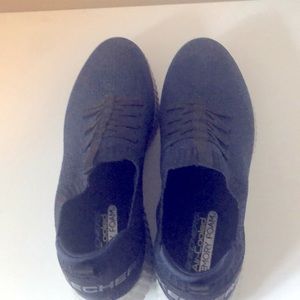 Skechers men’s no-lace sneakers